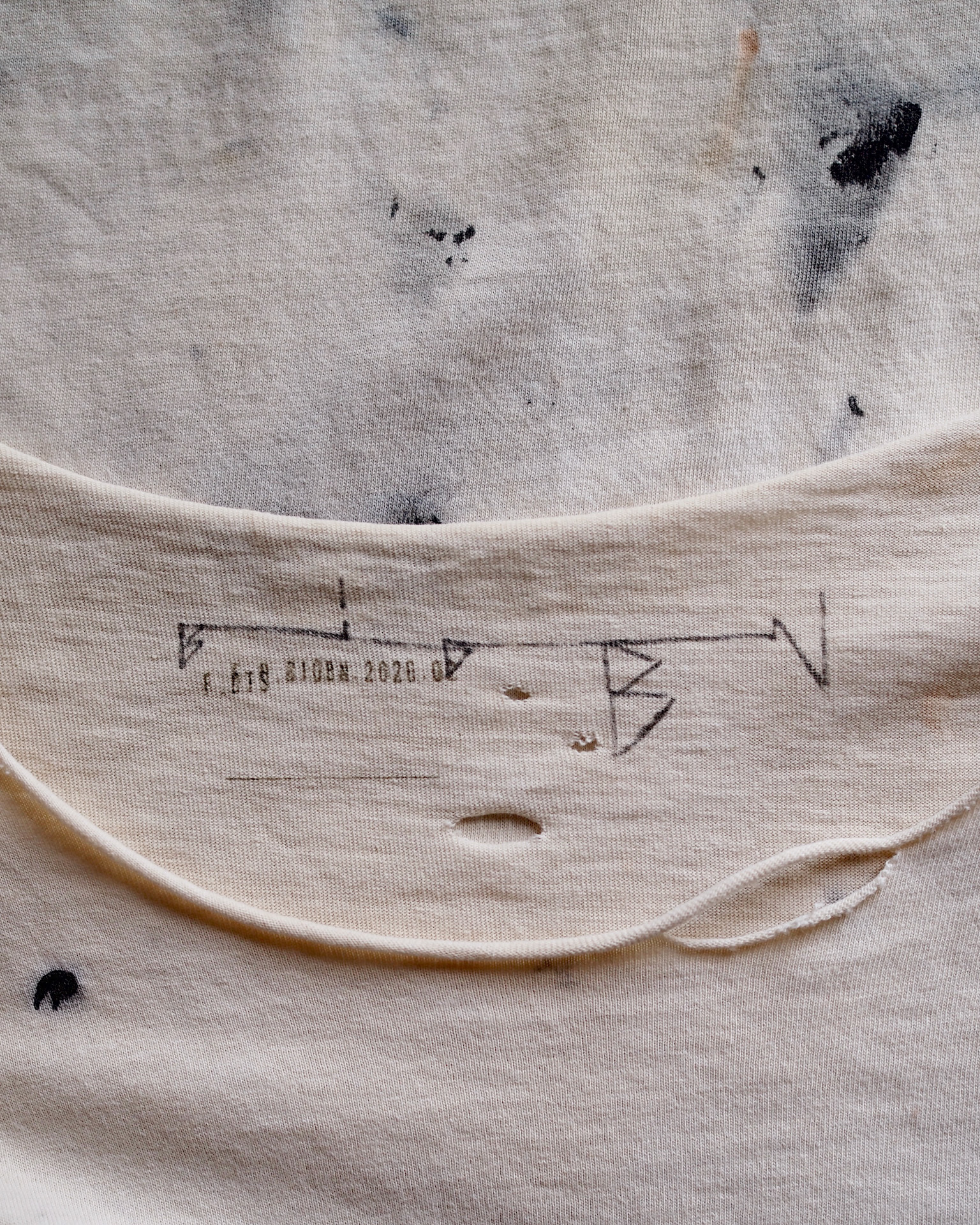 BIOBN, product: DÉCADENCE T-SHIRT (Slide 5)